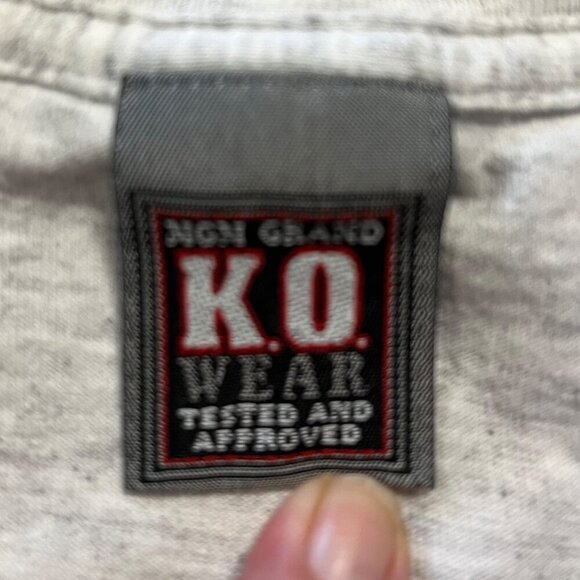 MIKE TYSON vs MCNEELEY “He’s Back’ T-Shirt MGM Grand K.O. Wear Vintage 1995 Sz L - Picture 6 of 8